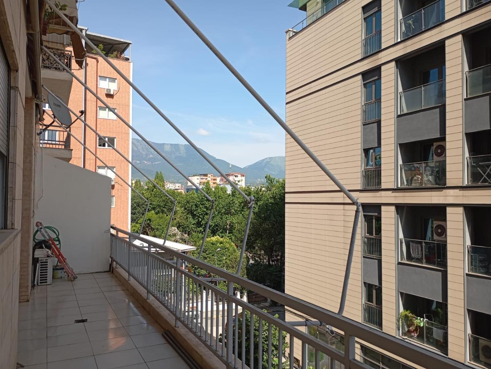 Royal Hostel Tirana Exterior photo